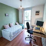 Apartmán Spacious Family Flat In A Quiet Area