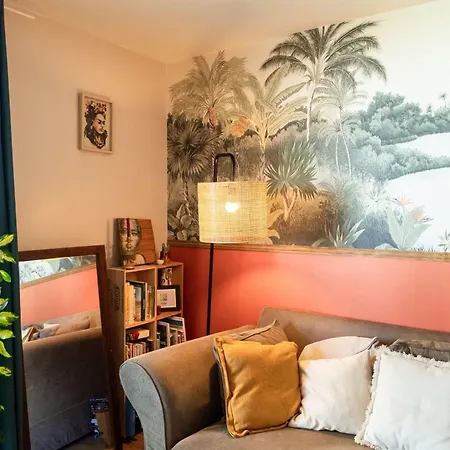 Spacious Family Flat In A Quiet Area 아파트 보르도