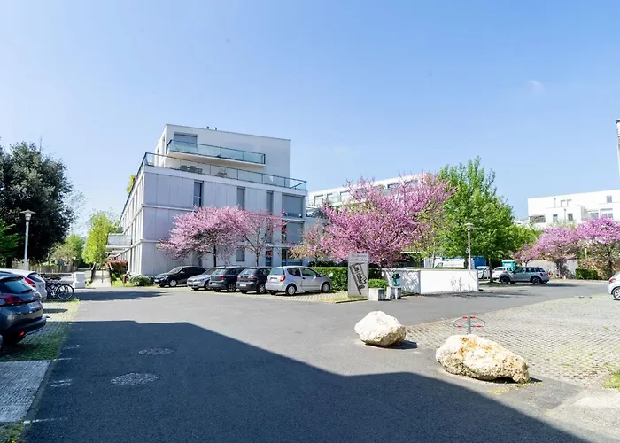 Spacious Family Flat In A Quiet Area Μπορντό